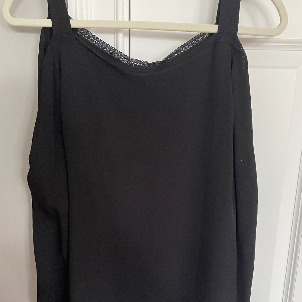Elie Tahari Black Silk open long sleeve blouse with lace trim in size Large